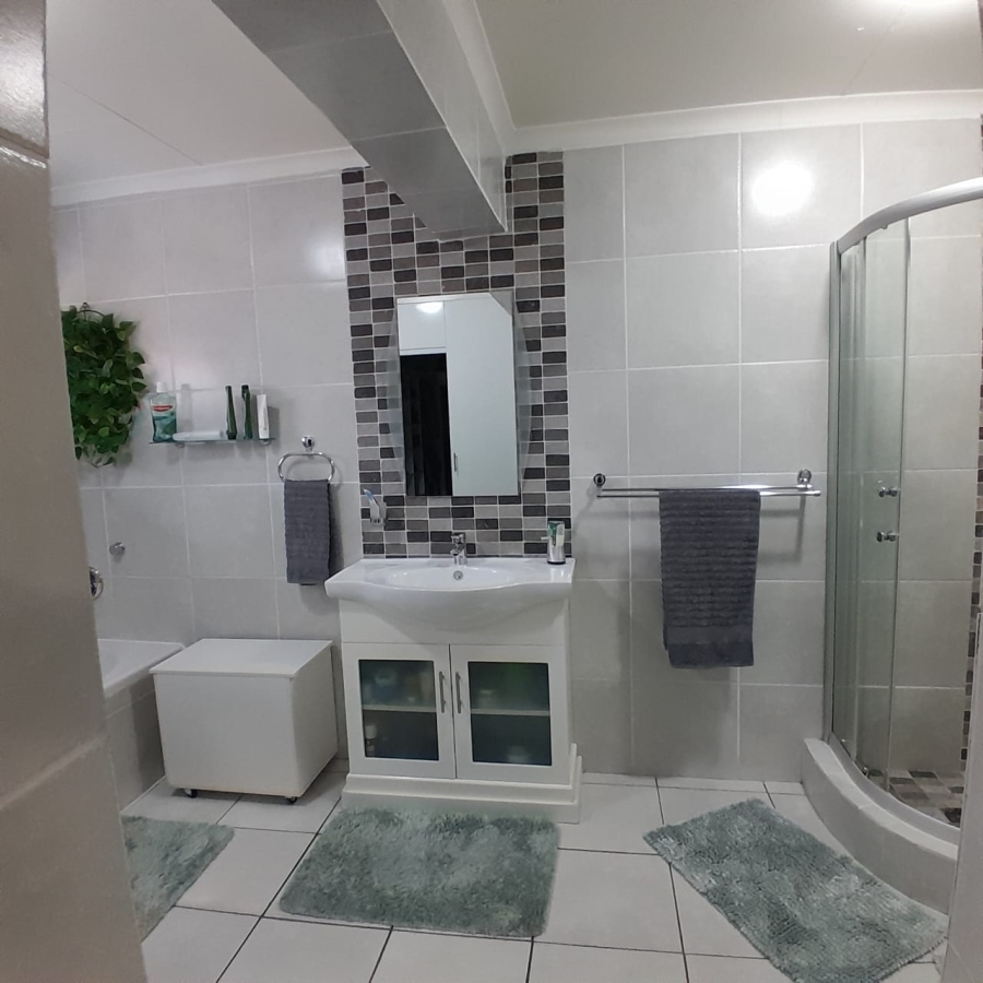 3 Bedroom Property for Sale in Safari Gardens North West